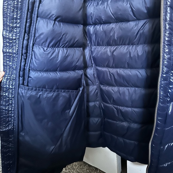 Gap Women’s PrimaLoft® Luxe Lightweight puffer jacket
Navy Blue size Large - Picture 4 of 6